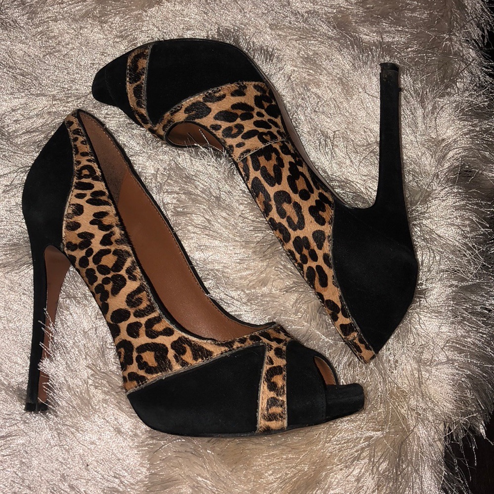 Nine West open toed leopard black heels. Sz.6